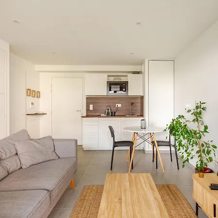 Cozy With Private Garden 500m From The Center Apartamento