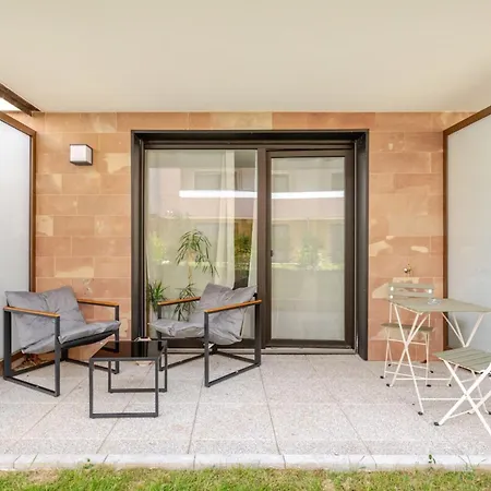 Cozy With Private Garden 500m From The Center Apartamento *