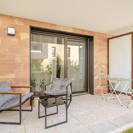 Cozy With Private Garden 500m From The Center Barr
