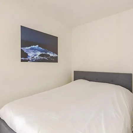Cozy With Private Garden 500m From The Center *