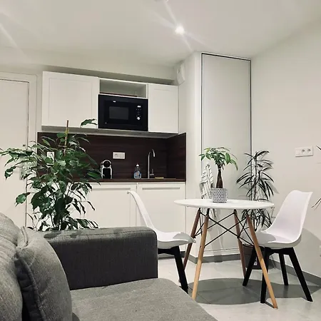 Cozy With Private Garden 500m From The Center Apartamento Barr